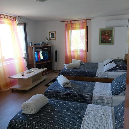 Studio Apartman Kotro Beli Manastir Exteriör bild
