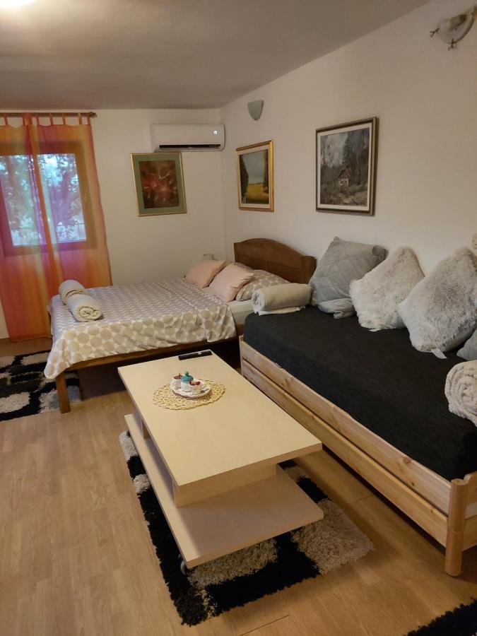 Studio Apartman Kotro Beli Manastir Exteriör bild