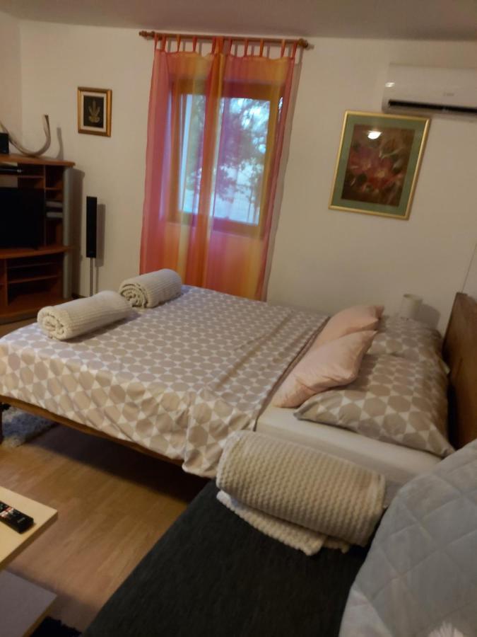 Studio Apartman Kotro Beli Manastir Exteriör bild