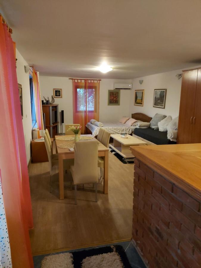 Studio Apartman Kotro Beli Manastir Exteriör bild