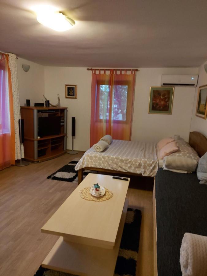 Studio Apartman Kotro Beli Manastir Exteriör bild