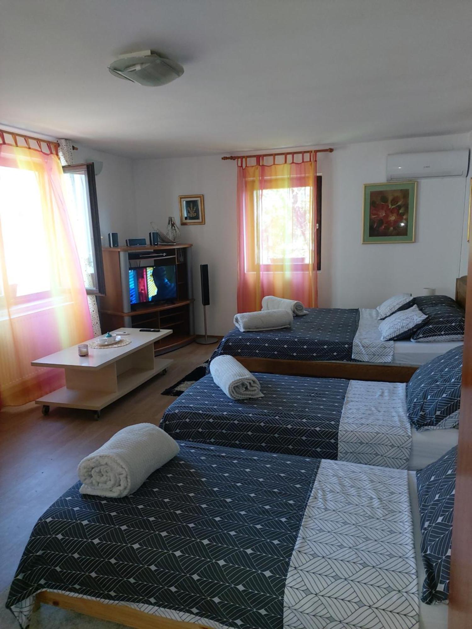 Studio Apartman Kotro Beli Manastir Exteriör bild