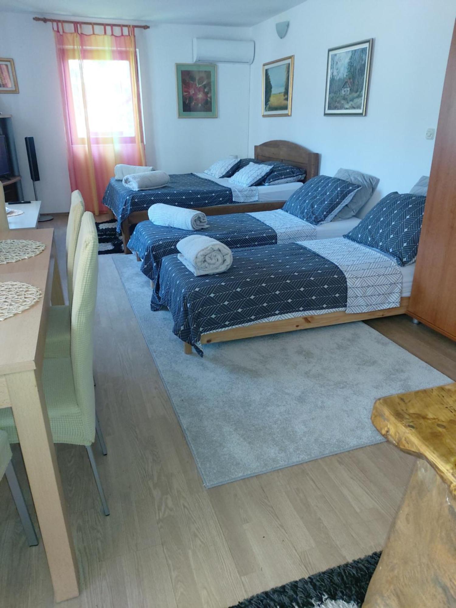 Studio Apartman Kotro Beli Manastir Exteriör bild