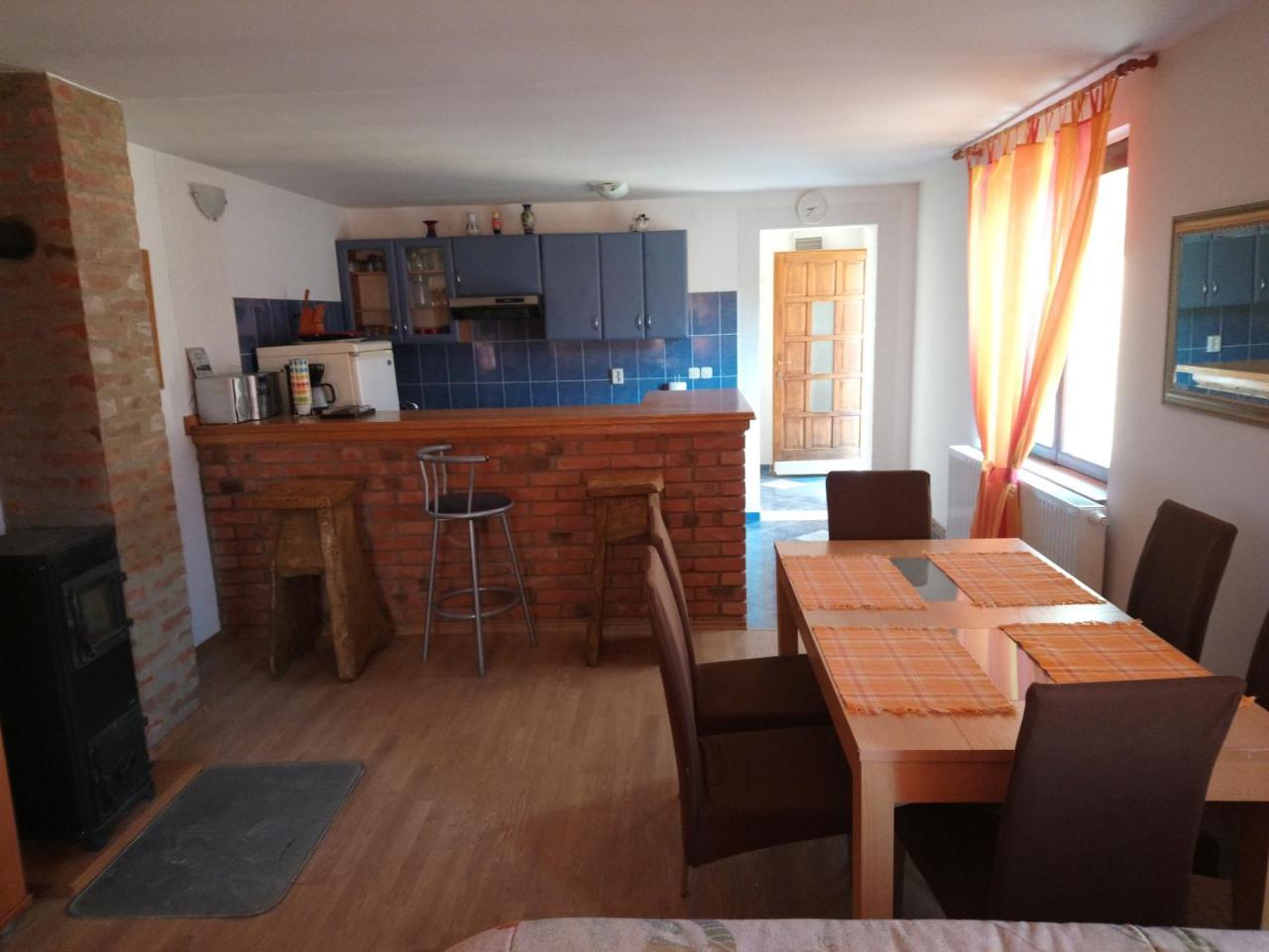 Studio Apartman Kotro Beli Manastir Exteriör bild